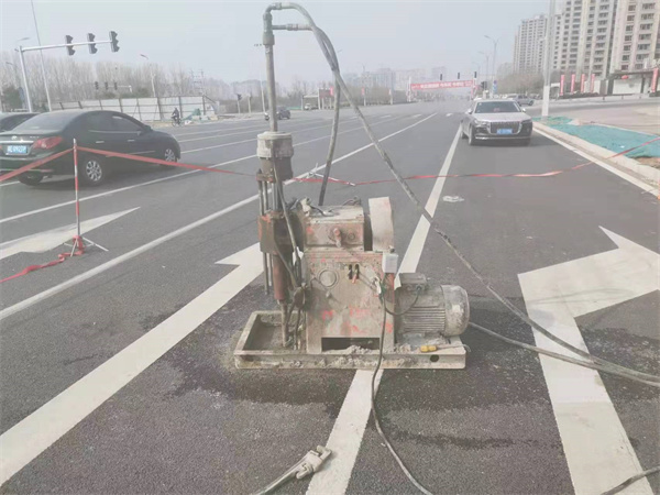 木棠镇公路路面下沉沉降开裂注浆加固施工